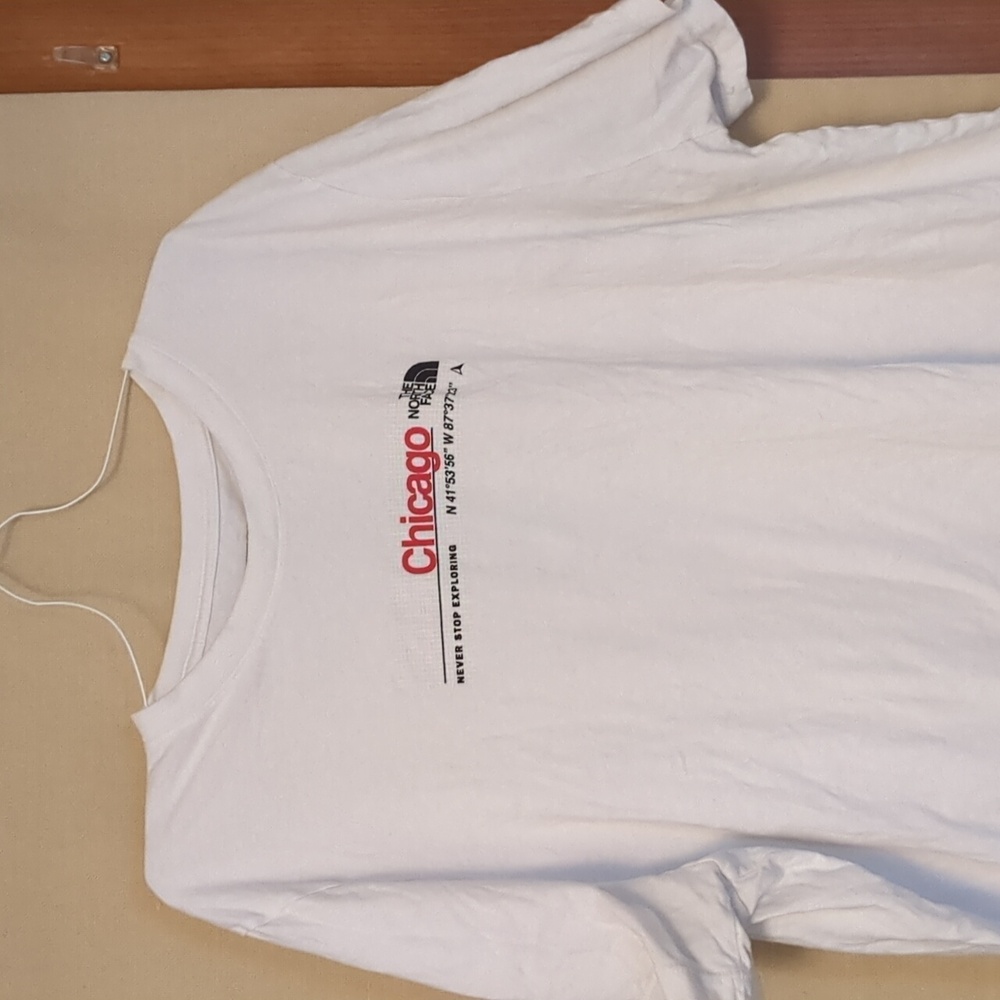 The North Face Chicago Store Women’s White T-Shirt Size Double Extra Large